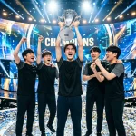 T1 als erfolgreichstes League-of-Legends-Team mit der Weltmeisterschaftstrophäe